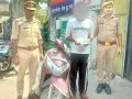 वाहन चोरी और मोबाइल स्नैचिंग करने वाला आरोपी गिरफ्तार, चोरी की स्कूटी और दो मोबाइल बरामद