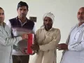 सच्ची शिक्षा लक्की ड्रा के विजेता पाठकों को भेंट किये उपहार