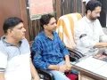 काली पट्टी बांधकर एनएचएम संविदाकर्मियों ने जताया विरोध