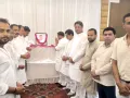 भाजपा नेता की माता की तेहरवीं में पहुंचे दिग्गज नेता, पुष्प अर्पित कर दी श्रद्धांजलि