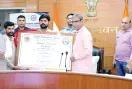 उच्च शिक्षण संस्थानों के विकास में पूर्व छात्रों की भागीदारी अत्यंत महत्वपूर्ण: राज्यपाल