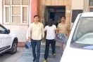 चोरी की स्कूटर और बाइक के साथ पकड़ा गया आरोपी, दो मोबाइल भी बरामद
