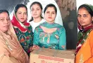व्यासपुर के डेरा श्रद्धालु बहनों ने तीन जरूरतमंदों को बांटी राशन किट