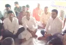 छठे दिन धरनारत ग्रामीणों के बीच पहुंचे भाजपा नेता मनीष चौहान