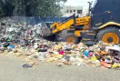 Sanitation Workers' Strike: हड़ताल के बीच संक्रमण रोकने की कवायद, कूड़े के ढेरों पर सैनिटाइजर व दवाइयों का छिड़काव शुरू