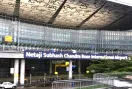 कोलकाता एयरपोर्ट पर तकनीकी खराबी से एयर इंडिया एक्सप्रेस की फ्लाइट 6 घंटे लेट, यात्रियों का प्रदर्शन