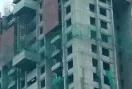निर्माणाधीन इमारत की 32वीं मंजिल पर क्रेन से लटका मिला युवक का शव, मचा हड़कंप