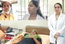 ऑटो-रिक्शा में गूंजी किलकारी, अस्पताल के मुख्य गेट पर महिला ने दिया बच्चे को जन्म
