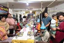 वृद्धाश्रम में बुजुर्गों व मानसिक रूप से विक्षिप्त लोगों के साथ मनाया जन्मदिन 