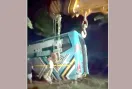 Bus Accident: अनियंत्रित होकर खेतों में पलटी बस, बस में 37 यात्री सवार