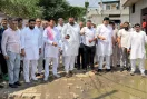 भाजपा का ‘डबल इंजन’ विकास में हुआ फेल, खस्ताहाल सड़क को लेकर कांग्रेस का प्रदर्शन