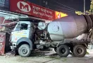 जाखल में बेकाबू ट्रक मुथूट गोल्ड लोन बैंक की दीवार तोड़कर अंदर घुसा