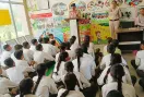 Road Safety Awareness: सरस्वती विद्या मंदिर में विद्यार्थियों को यातायात नियमों और साइबर अपराधों के प्रति किया जागरूक