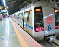 Metro News: मेट्रो में रील बनाते पकड़े गए तो होगी कड़ी कार्रवाई