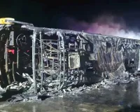 Anantapur Bus Accident: आंध्र प्रदेश में बड़ा हादसा, दूसरे वाहन से टकराकर पुल से नीचे गिरी निजी बस, 20 यात्री घायल