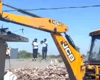 Uttarakhand News: रोडवेज परियोजना के लिए रुद्रपुर की विश्वकर्मा मार्केट में चला बुलडोजर