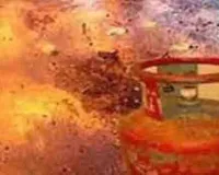 दिल्ली के नबी करीम में LPG सिलेंडर में लगी आग, चार लोग झुलसे