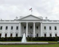 H-1B Visa Latest News: अमेरिका में H-1B वीजा पर ट्रंप प्रशासन का बड़ा फैसला, छंटनी पर निशाना साधा