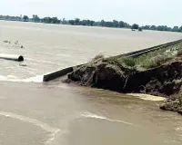 तूफान ने मचाई भारी तबाही, तीन जगहों पर टूटे रजबाहे, हजारों एकड़ जमीन में भरा पानी 