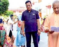 गोरखनाथ मंदिर में CM योगी का जनता दर्शन, 200 लोगों की सुनी समस्याएं