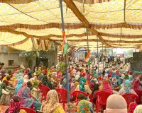 पाइपलाइन से कनेक्शन की मांग को लेकर धरना 21वें दिन भी जारी