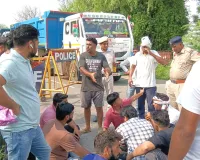 बिजली संकट से नाराज ग्रामीणों ने किया हांसी-बरवाला रोड जाम, आश्वासन के बाद खोला
