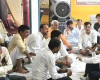 'चौथे दिन भी धरने पर डटे बैनामा लेखक, स्टाम्प वेंडर्स व अधिवक्ता'