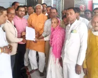 'सब-रजिस्ट्रार ऑफिस पर तीसरे दिन भी बंद रहा रजिस्ट्री कार्य'