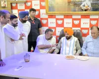 मुख्यमंत्री सैनी भाजपा प्रदेश कोषाध्यक्ष गुरदेव शर्मा देबी के कार्यालय पहुंचे