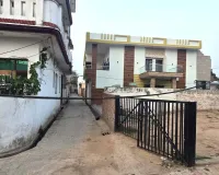 आंधी से बिजली लाइन टूटी, वार्ड-11 में खतरे के साये में लोग