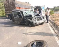 तेज रफ्तार थार डिवाइडर से टकराकर पलटी, तीन घायल