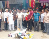 Fire Extinguisher: आगजनी की घटनाओं से दुकानदारों ने लिया सबक, फायर सेफ्टी यंत्र लगवाने पर दिया जोर 