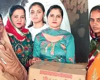 व्यासपुर के डेरा श्रद्धालु बहनों ने तीन जरूरतमंदों को बांटी राशन किट
