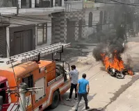 Electric Scooty Fire: चलती ई-स्कूटी में लगी आग, मची अफरा-तफरी, फायर ब्रिगेड ने पाया काबू