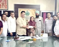 किसान हितों को नई दिशा देने में जुटी मार्केट कमेटी, लाभार्थी को सौंपा 37,500 रुपये का चेक