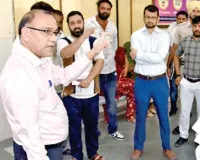 Fatehabad News: जब अचानक ई-दिशा केंद्र पहुंचे डीसी डॉ. विवेक भारती