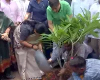 CM Rekha Gupta: मुख्यमंत्री रेखा गुप्ता ने मॉडल टाउन में किया पौधरोपण, दिल्ली में 70 लाख पौधे लगाने का लक्ष्य