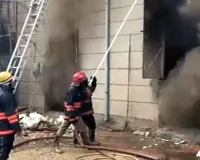 Delhi Fire: दिल्ली में दो जगह भीषण आग, करोल बाग पीजी और बवाना हेलमेट फैक्ट्री में मची अफरा-तफरी
