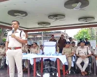 धनबाद पुलिस ने 700 आपराधिक रिकॉर्ड वालों की कराई परेड, दिलाई अपराध छोड़ने की शपथ