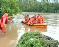 Gujarat News: भारी बारिश के बाद नवसारी में बाढ़ का कहर, NDRF का रेस्क्यू ऑपरेशन जारी