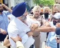 अध्यक्ष पद चुनाव को लेकर कांग्रेसी नेताओं से मारपीट, पार्षदों को मतदान करने से रोका 