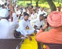 जगनपुर में एचटी लाइन हटाने की मांग पर अड़े ग्रामीण, दूसरे दिन भी दिया धरना