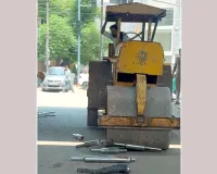 खन्ना पुलिस की बड़ी कार्रवाई, 150 मॉडिफाइड साइलेंसर रोड रोलर से कुचलकर किए नष्ट