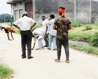 मुझेड़ा की मुंतजिर कॉलोनी में सरकारी बंजर भूमि पर अवैध निर्माण रुका, राजस्व टीम ने दी सख्त चेतावनी