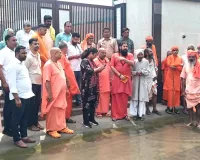 जलभराव की समस्या से परेशान साधु सन्तो ने किया प्रदर्शन, एसडीएम पहुंची मौके पर