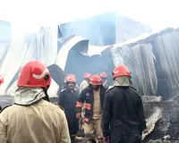 दिल्ली के टेंट गोदाम में भीषण आग, 15 दमकल गाड़ियों ने पाया काबू