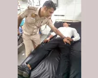 सड़क पर बेहोश हुए वकील के लिए फरिश्ता बने ट्रैफिक पुलिसकर्मी, तुरंत कराया इलाज