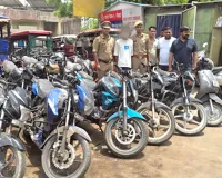 नोएडा में वाहन चोर गिरोह का खुलासा, 12 चोरी की मोटरसाइकिल-स्कूटी बरामद, एक नाबालिग समेत दो काबू