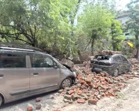 Wall Collapse: नोएडा के सेक्टर-12 में बारिश के बीच गिरी दीवार, कई कारें क्षतिग्रस्त