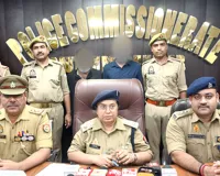 नोएडा पुलिस ने घरों में चोरी करने वाले दो शातिर चोर दबोचे, चोरी की बाइक और नकदी बरामद
